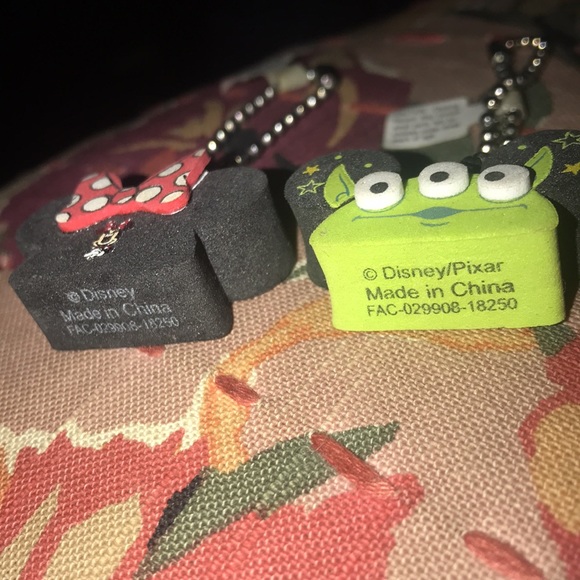 NWT Disney 2 small keychain ~ Minnie Mouse Ears Hat and Green alien Oooooh - Picture 5 of 8